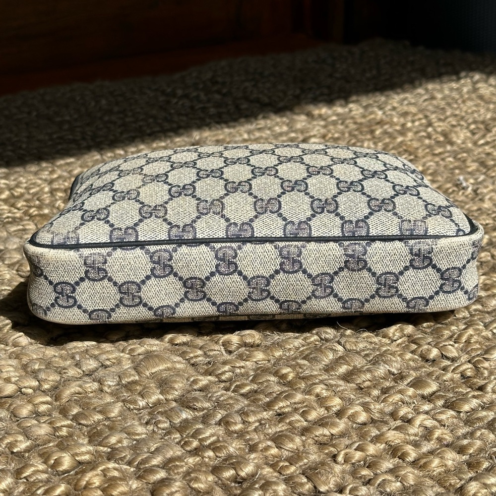 Gucci Navy Blue and Beige Signature Monogram Bag - Picture 4 of 13